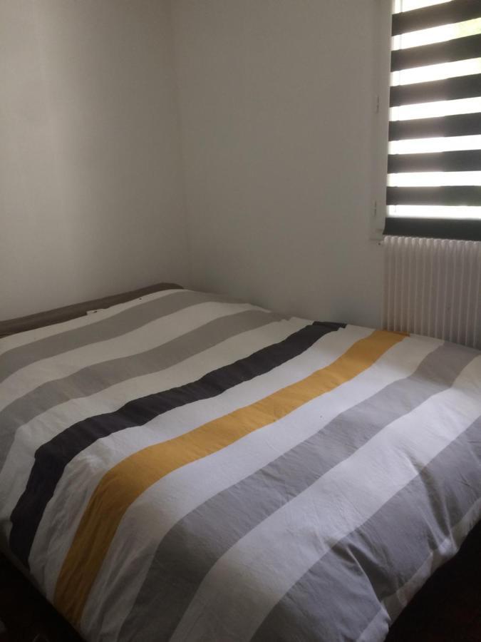 Maison Marylene Possibilite De Louer 2 Chambres Et Un Lit 1Place Supplementaire Ici C'Est Calme Et Simple Entretien Et Petit Dejeuner A Regler Sur Place Vous Gagnez 16 Pour-Cent Givry  Екстериор снимка