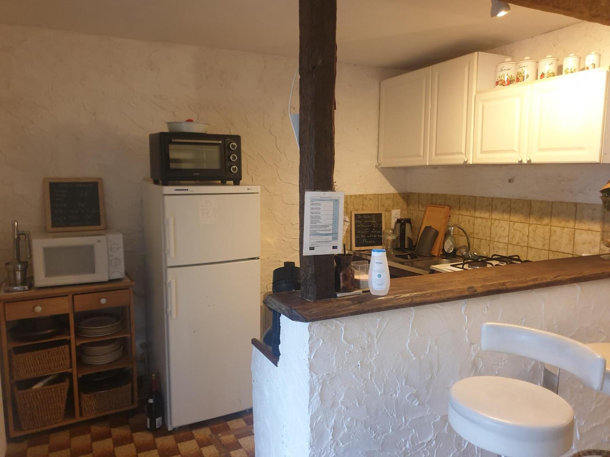 Maison Marylene Possibilite De Louer 2 Chambres Et Un Lit 1Place Supplementaire Ici C'Est Calme Et Simple Entretien Et Petit Dejeuner A Regler Sur Place Vous Gagnez 16 Pour-Cent Givry  Стая снимка